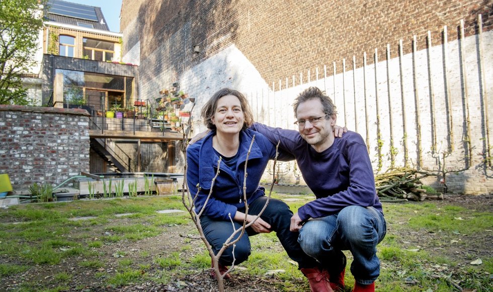 Bart en Lutgard in hun Brusselse stadstuin