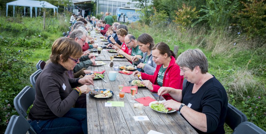 Vrijwilligers aan tafel