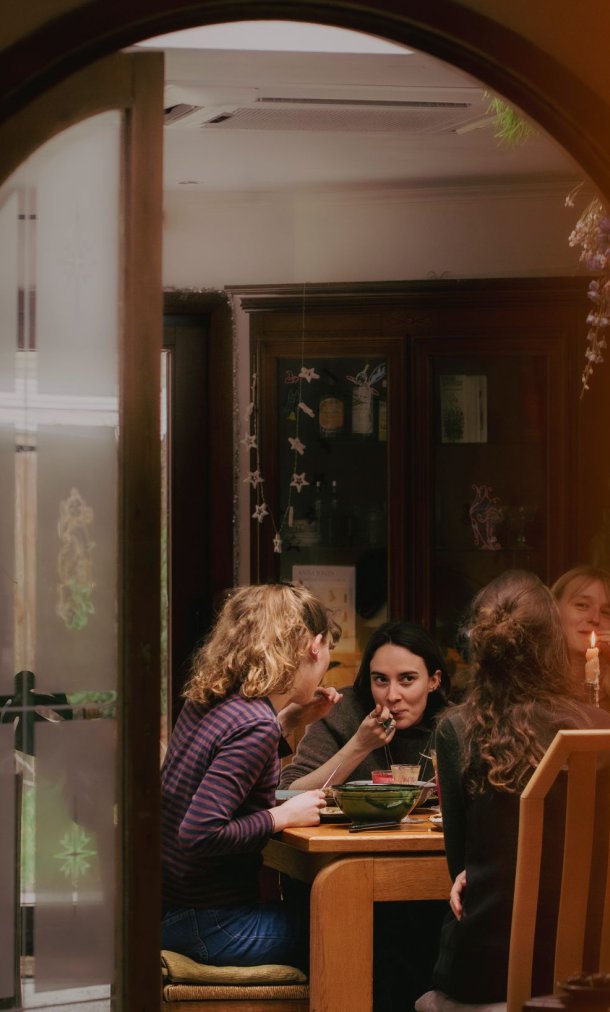 Aan tafel - foto Nele Dierick