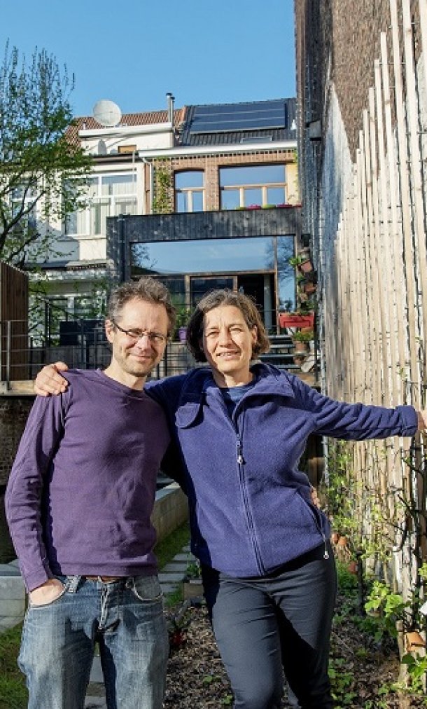 Bart en Lutgard in hun Brusselse stadstuin