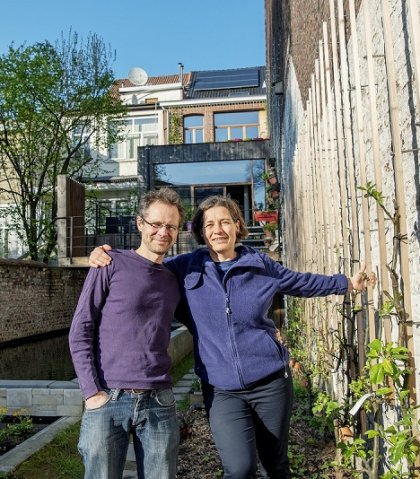 Bart en Lutgard in hun Brusselse stadstuin