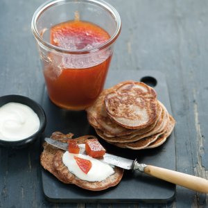 Blini met kweepeerpasta