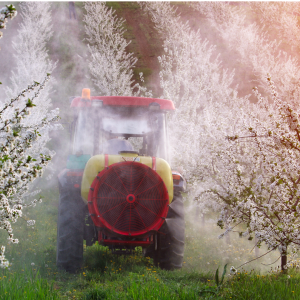 spuiten in fruitboomgaard